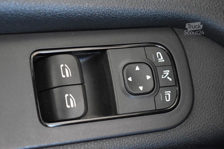 Furgon z wysokim dachem MERCEDES-BENZ Sprinter 316 CDI 4x4 7 G-Tronic Mixto L2H2 Navi