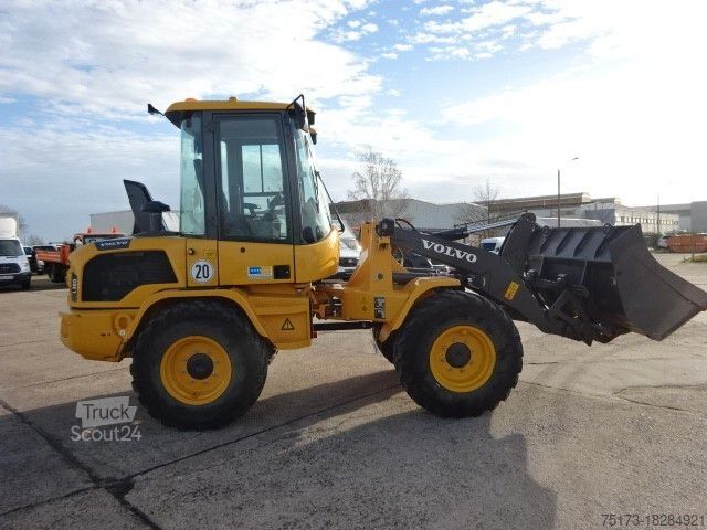 Utovarivač točkova VOLVO L30G Radlader 4x4 ALLRAD