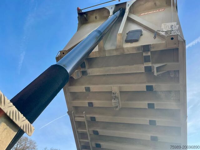 Tipper Benalu 3 axels, spring