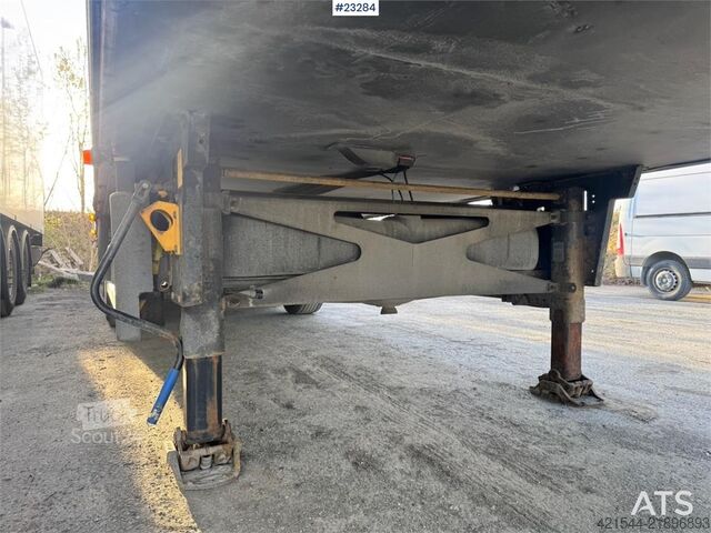 валіза Schmitz box semi-trailer with fridge/freezer unit – load b