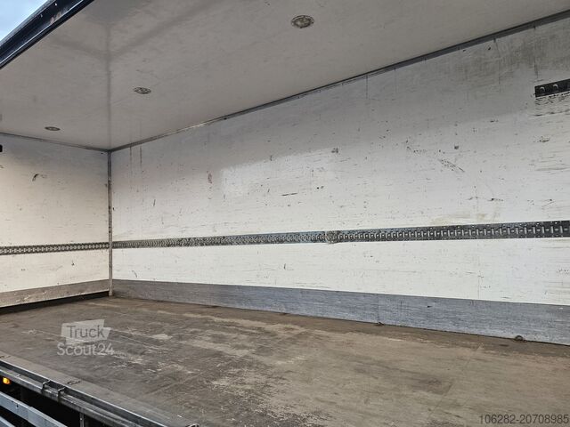 Truck with box body Volvo FL 240 4x2 16tons Seitentüren Koff