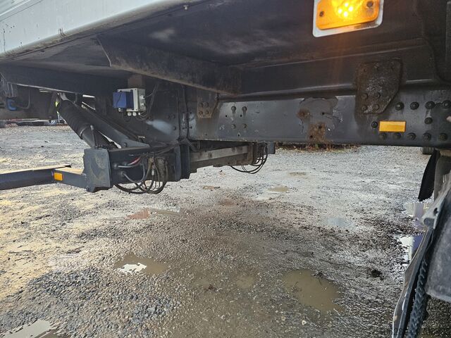 Truck with box body Volvo FL 240 4x2 16tons Seitentüren Koff