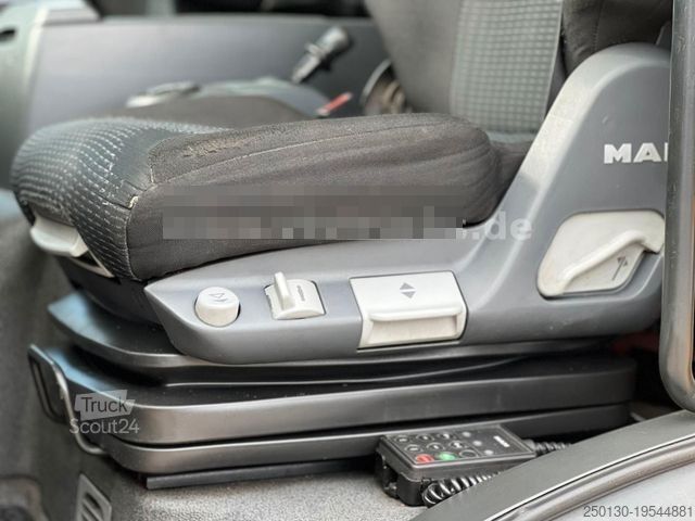 Samochód do przewozu napojów MAN TGM 22.250 Getränkewagen mit Ladebordwand Euro6