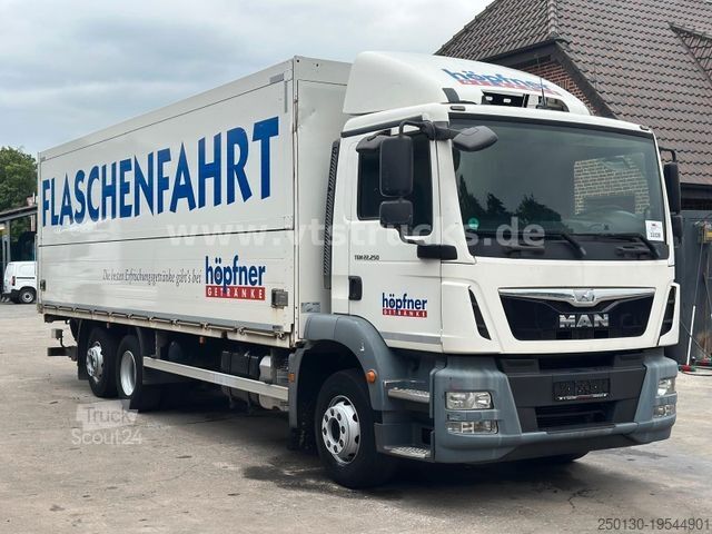 Samochód do przewozu napojów MAN TGM 22.250 Getränkewagen mit Ladebordwand Euro6
