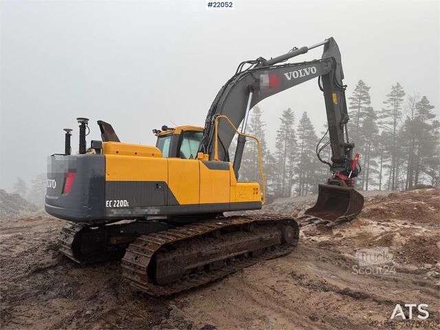 Pelle sur chenilles Volvo EC 220 DL w/ rototilt, tooth tray and GPS.