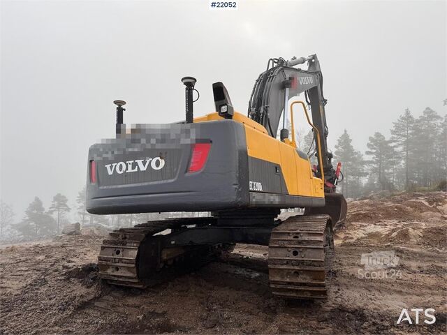 Pelle sur chenilles Volvo EC 220 DL w/ rototilt, tooth tray and GPS.