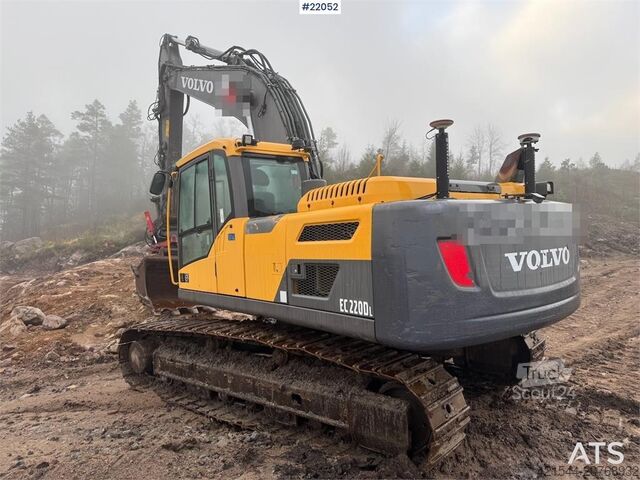 Pelle sur chenilles Volvo EC 220 DL w/ rototilt, tooth tray and GPS.