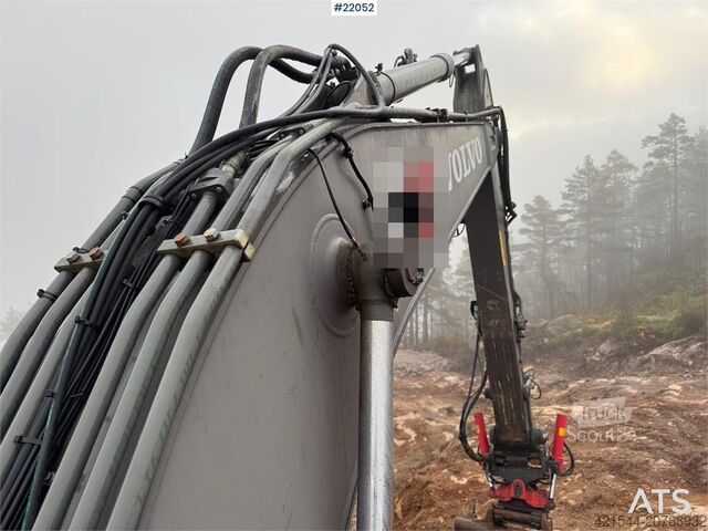 Pelle sur chenilles Volvo EC 220 DL w/ rototilt, tooth tray and GPS.