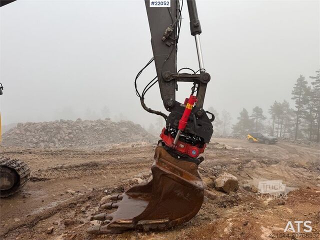 Pelle sur chenilles Volvo EC 220 DL w/ rototilt, tooth tray and GPS.