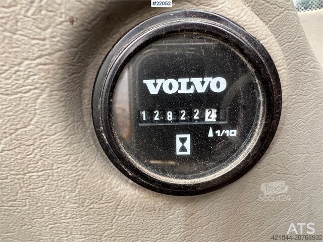 Pelle sur chenilles Volvo EC 220 DL w/ rototilt, tooth tray and GPS.