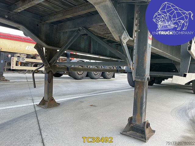 Remorque à plate-forme Renders