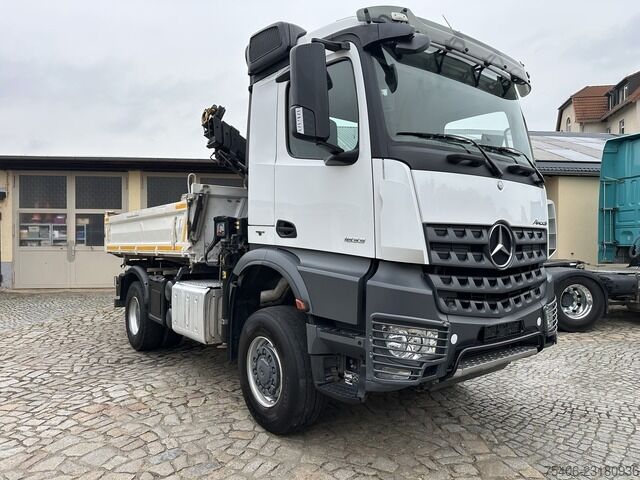 Camion-benne tricar mercedes-benz 1833 AK 4x4 Arocs Hiab Kran Funk AHK