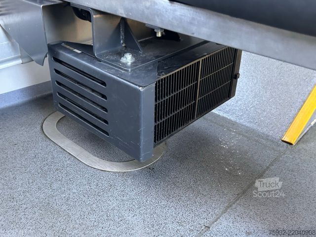 Autobus urbano SOLARIS Urbino 8.9 LE Midi K    3-PUNKT-Gurte