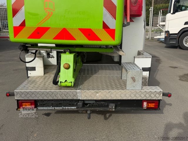 Plate-forme élévatrice sur camion IVECO Daily 50C18 17,2m, 2-Punkt, 200Kg, TOP