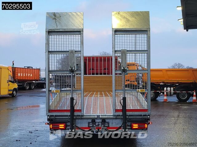 Open laadbak MAN TGS 26.320 TGS 6X2 Machine transporter Oprijwag...