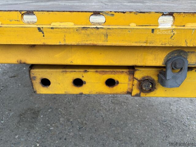 Vaihtokori auki Krone BDF 7,45m Lochleiste Teleskopstützen