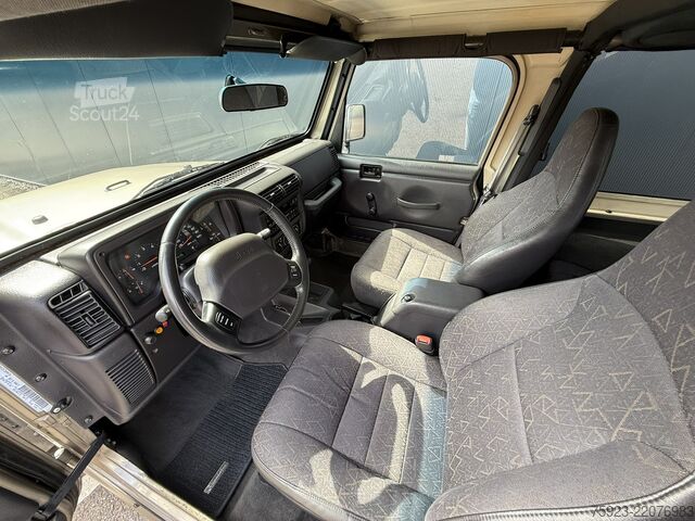 Pojazd terenowy Jeep WRANGLER TJ 4.0i 4x4