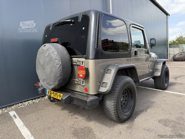 Pojazd terenowy Jeep WRANGLER TJ 4.0i 4x4