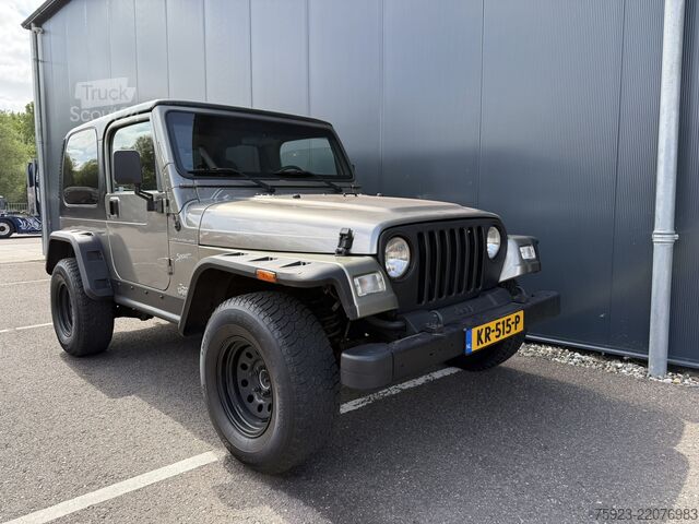 Pojazd terenowy Jeep WRANGLER TJ 4.0i 4x4