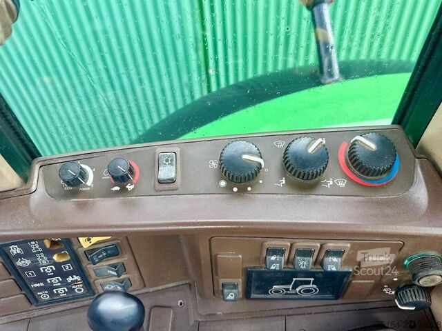 Traktor John Deere 6920S + FL