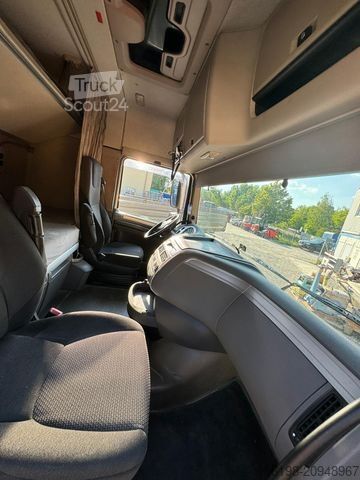 Standard nyergesvontató DAF XF 106. 460