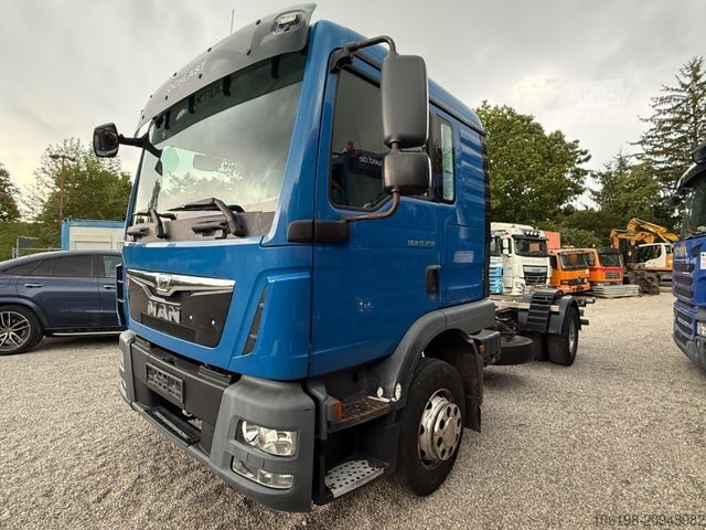 Шасі вантажівки MAN TGM 15 250