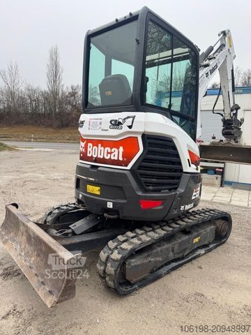 Mini-escavadora BOBCAT E26