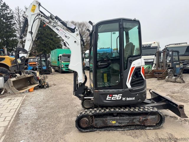 Mini-escavadora BOBCAT E26