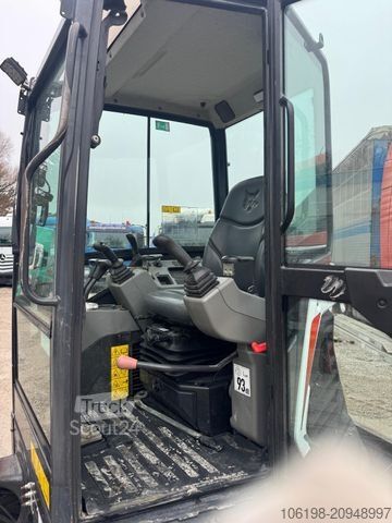 Mini-escavadora BOBCAT E26