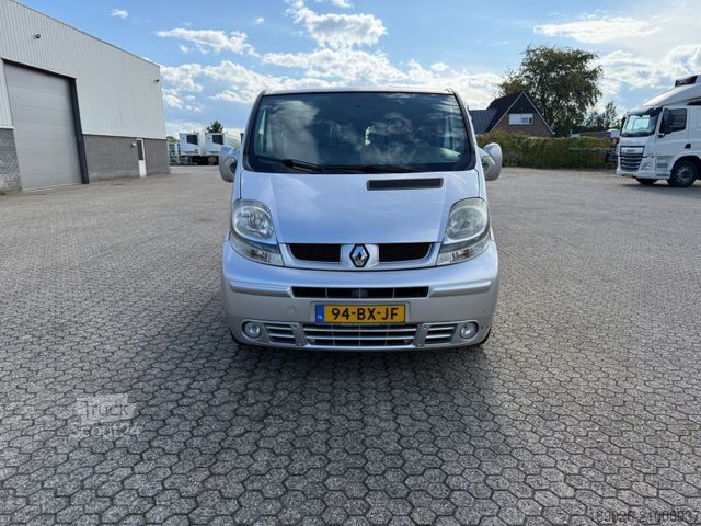 Minibus RENAULT Trafic 1000 L1H1 2.5DCI Rolstoelvervoer