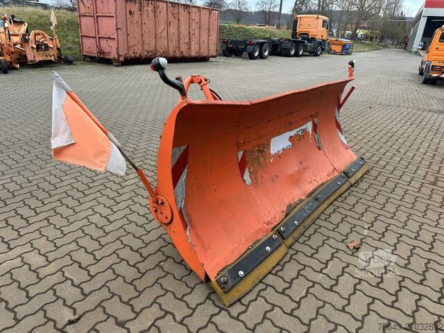 Speciale doeleinden vrachtwagen  Schneepflug Schneepflug