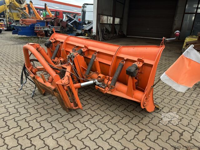 Speciale doeleinden vrachtwagen  Schneepflug Schneepflug