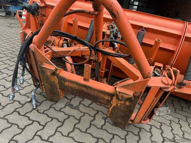 Speciale doeleinden vrachtwagen  Schneepflug Schneepflug