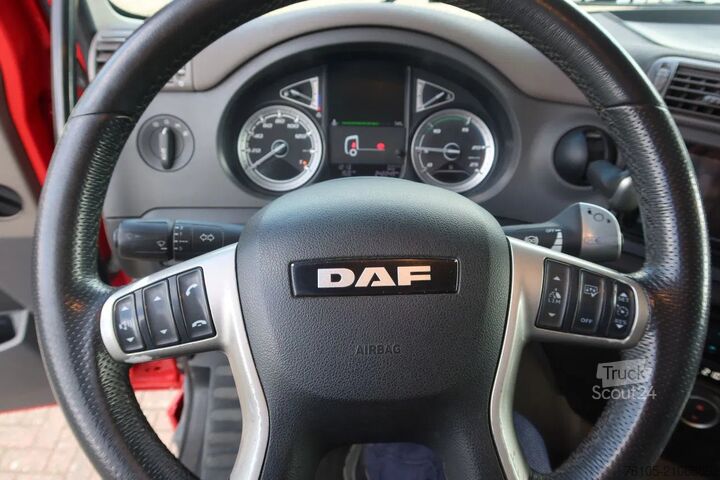 Box body DAF CF 340 FAN 6X2 Bakwagen + Klep 2500 KG