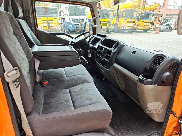 Lifting platform Renault Maxity 120 DXI Ruthmann TB 220