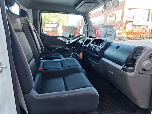 Lifting platform Nissan Cabstar 35.12 NT400 Multitel MJ201