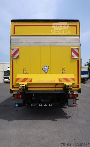 Vrachtwagen met dieplader & dekzeil MAN TGX 26.480 LL 6x2 Nachlauflenkachse