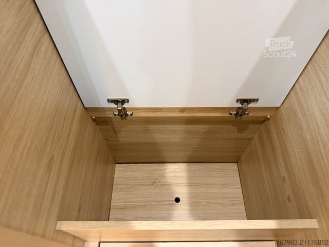 Polointegrovaný obytný vůz CHAUSSON 627 Titanium Line ~ ohne Hubbett `26