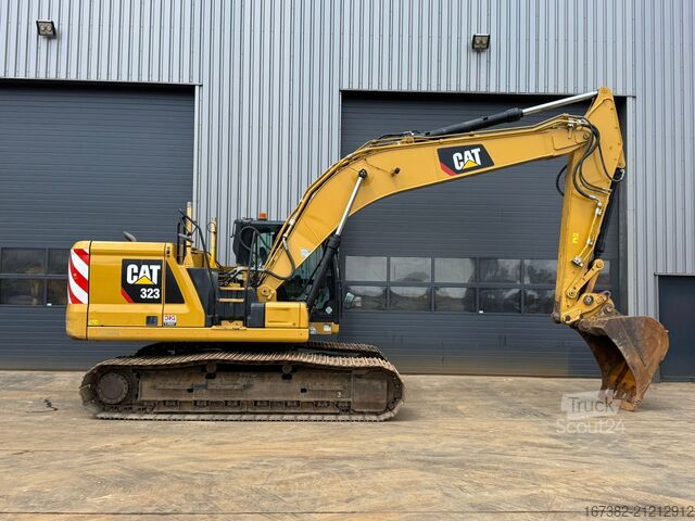 Crawler excavator Caterpillar 323