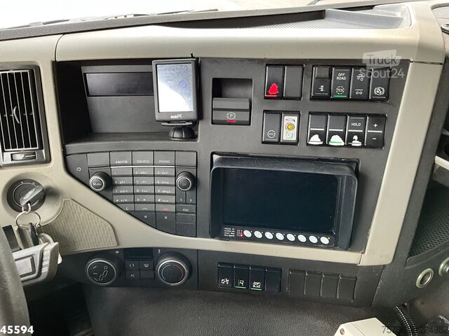 Refuse collection vehicle Volvo FM 330 Euro 6 Geesink 20m³