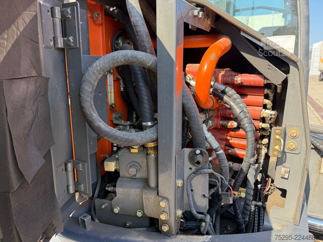 Véhicule utilitaire Hitachi ZX 85 USBLC-3 Schnellwechsler Seitenknick Klima