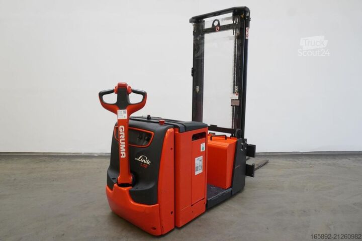 Manual stacker Linde L 12 AC 1171