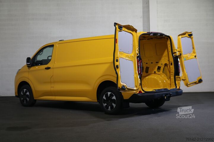 Panelová dodávka Ford E-Transit Custom 340 L2 H1 Trend 65 kWh (direct...