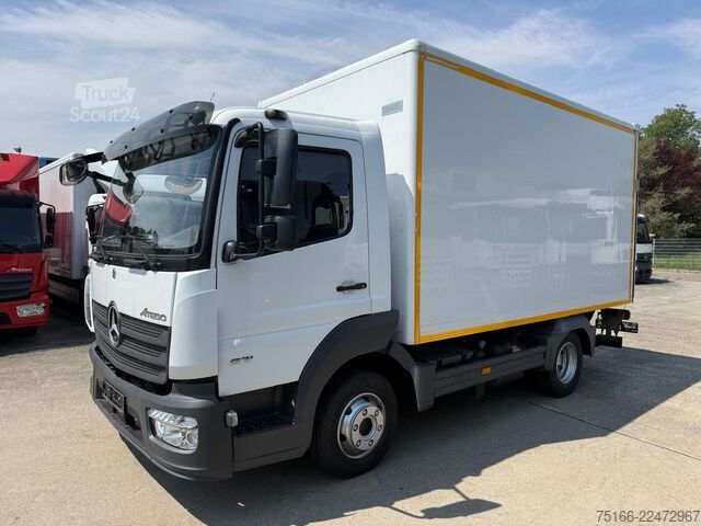 Furgon skrzyniowy MERCEDES-BENZ ATEGO 821 L Koffer 4,10 m LBW 1 T*SEITENTÜRE