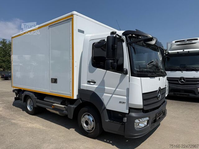 Furgon skrzyniowy MERCEDES-BENZ ATEGO 821 L Koffer 4,10 m LBW 1 T*SEITENTÜRE