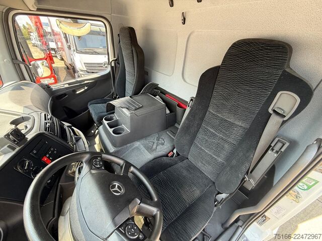 Furgon skrzyniowy MERCEDES-BENZ ATEGO 821 L Koffer 4,10 m LBW 1 T*SEITENTÜRE