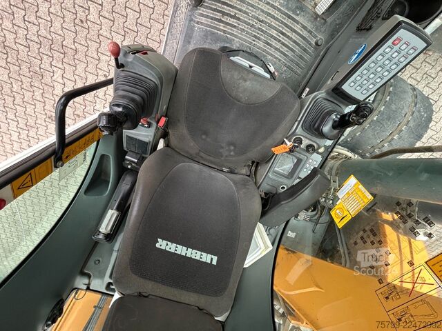 Pelle sur pneus LIEBHERR LH 24 Litronic mit Abbruch- / Sortiergreifer