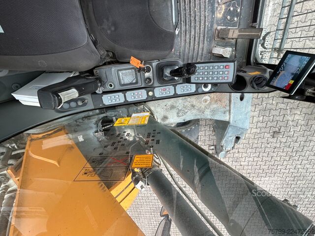 Pelle sur pneus LIEBHERR LH 24 Litronic mit Abbruch- / Sortiergreifer