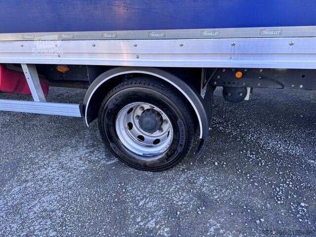 Camión plataforma con toldo Iveco eurocargo 120e22