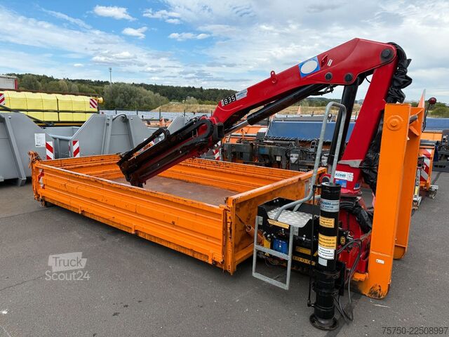 Camion scarrabile  Abrollcontainer mit HMF Kran 835 Funk